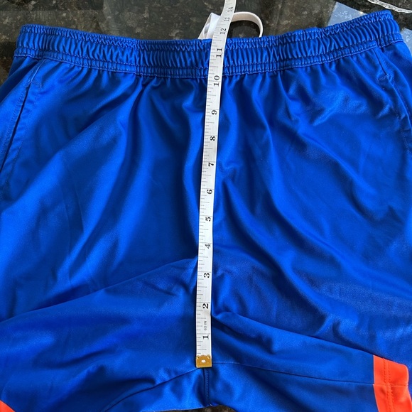 New Balance athletic shorts. Like new. Pockets. Elastic waist. Size Large. - Picture 8 of 9